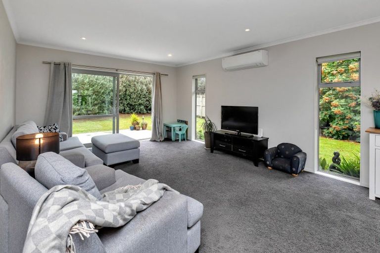 Photo of property in 4 Ishtar Place, One Tree Point, 0118