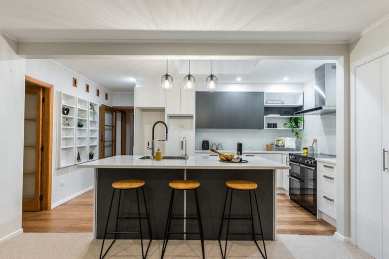 Photo of property in 56 Motuhara Road, Plimmerton, Porirua, 5026