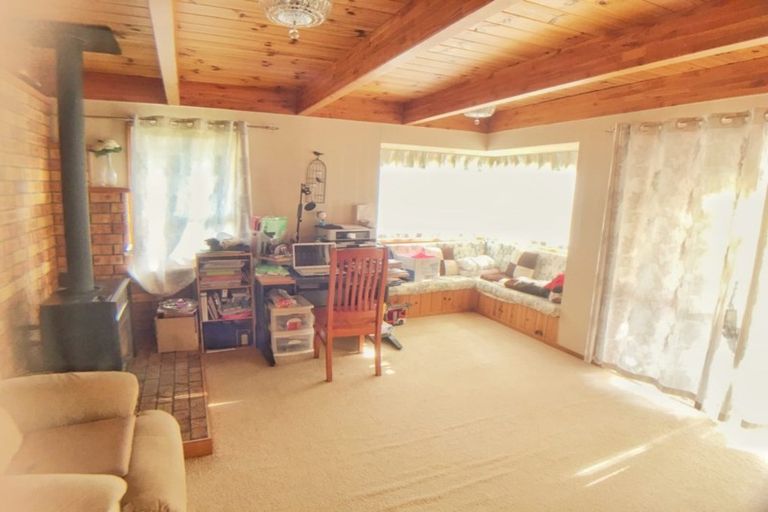 Photo of property in 38 Marina View Drive, West Harbour, Auckland, 0618