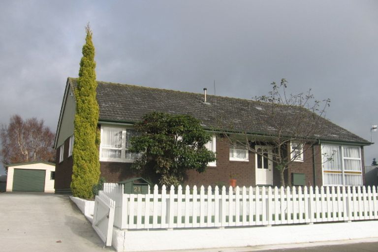 Photo of property in 21 Stephens Crescent, Highbury, Palmerston North, 4412