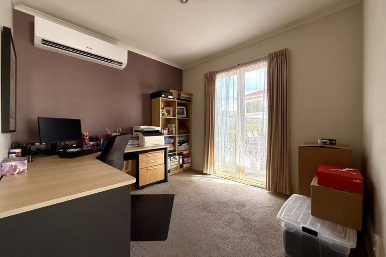 Photo of property in 84 Moyrus Crescent, East Tamaki Heights, Auckland, 2016