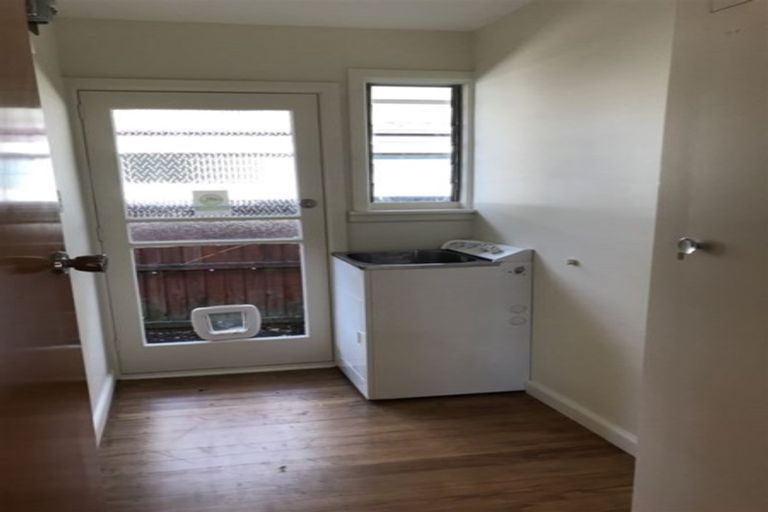 Photo of property in 2/102 Wainoni Road, Avondale, Christchurch, 8061