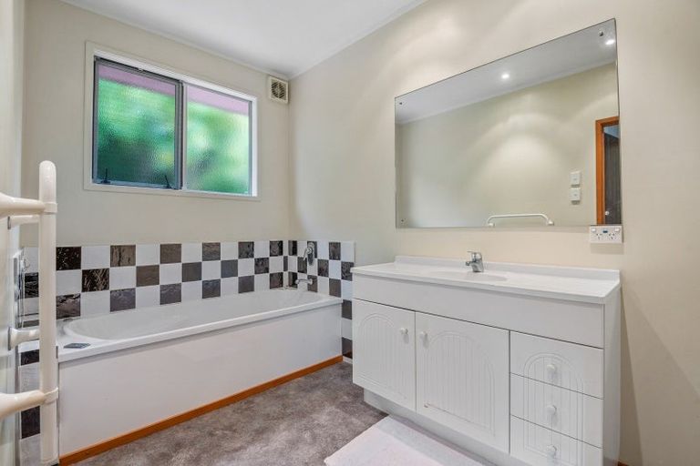 Photo of property in 77 Seaview Road, Piha, New Lynn, 0772