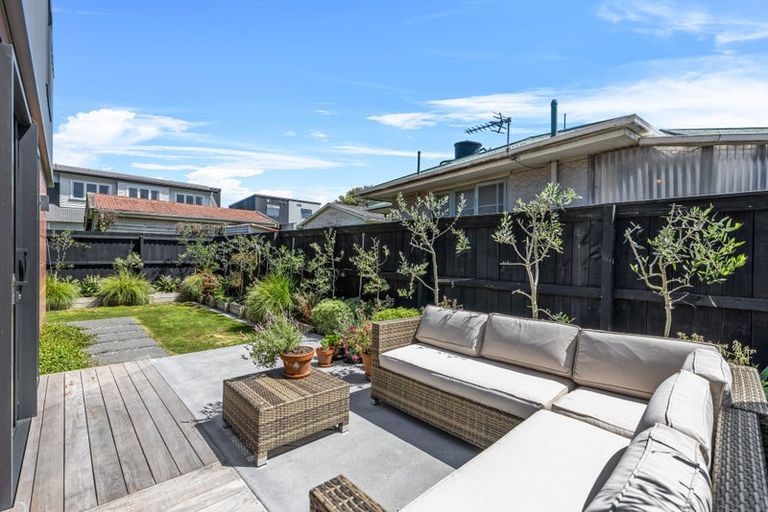 Photo of property in 2/104 Burke Street, Sydenham, Christchurch, 8023