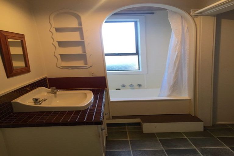 Photo of property in 1100 Karamu Road North, Mayfair, Hastings, 4122