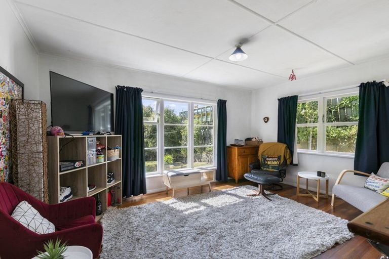 Photo of property in 138 Miromiro Road, Normandale, Lower Hutt, 5010