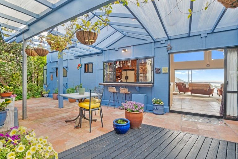 Photo of property in 100 Seaview Road, Piha, New Lynn, 0772