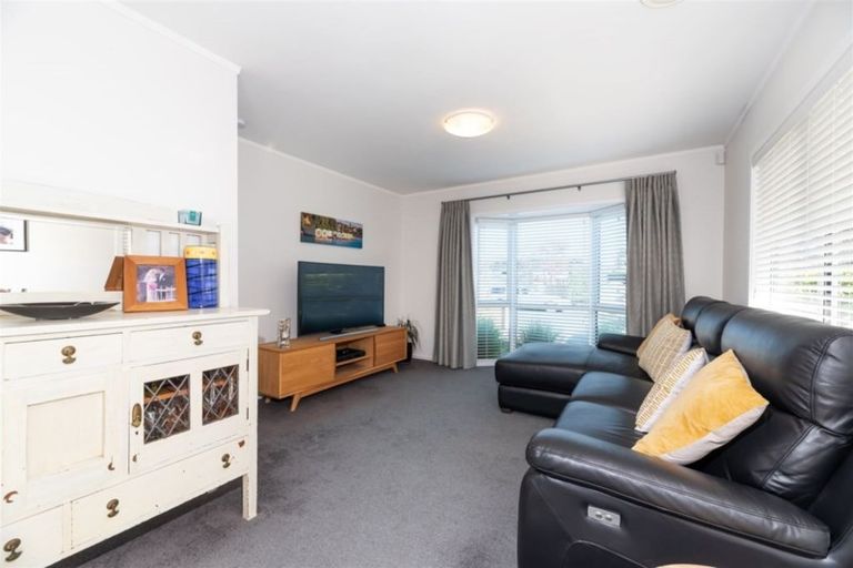 Photo of property in 1a Barberry Lane, Te Atatu Peninsula, Auckland, 0610