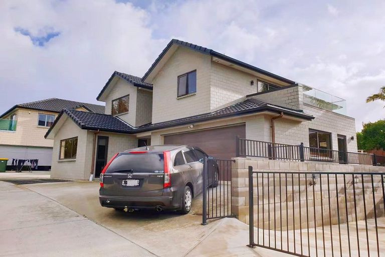 Photo of property in 3b Crystal Avenue, Glendene, Auckland, 0602