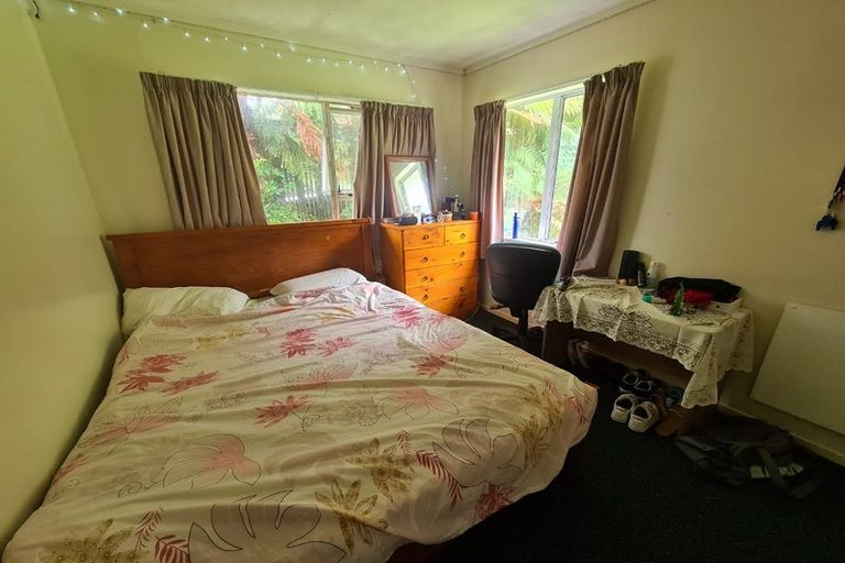 Photo of property in 77 Stewart Drive, Newlands, Wellington, 6037