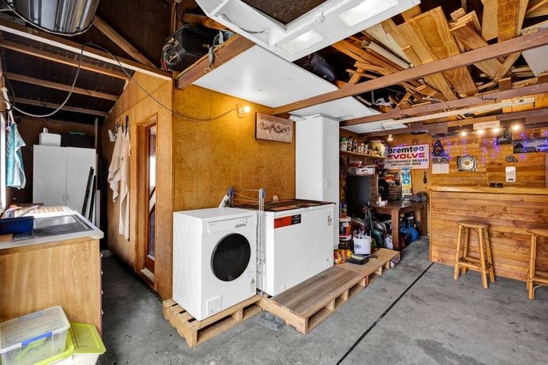 Photo of property in 30 Pioneer Road, Moturoa, New Plymouth, 4310