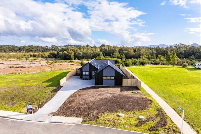 Photo of property in 8 Grey Heron Close, Mangawhai Heads, 0573