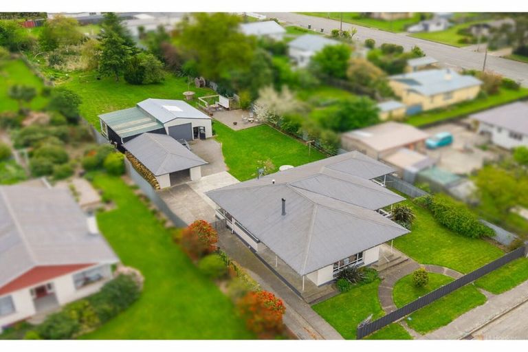 Photo of property in 30 Timaru Road, Waimate, 7924