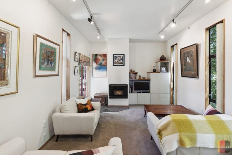 Photo of property in 14 Kingsclere Place, Goodwood Heights, Auckland, 2105