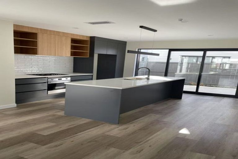 Photo of property in 6 Babos Avenue, Kumeu, 0810