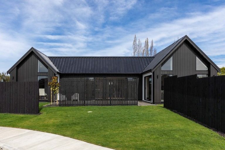 Photo of property in 28 Angus Place, Rangiora, 7400