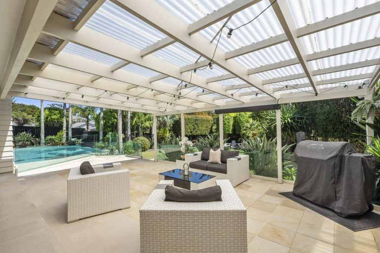 Photo of property in 12a Wainoni Heights, Greenhithe, Auckland, 0632