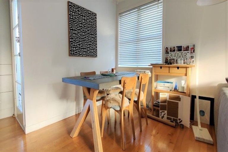 Photo of property in 1/19 Becroft Drive, Forrest Hill, Auckland, 0620