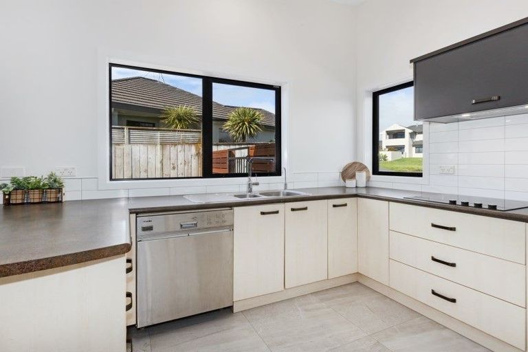 Photo of property in 18 Rifleman Lane, Paraparaumu Beach, Paraparaumu, 5032