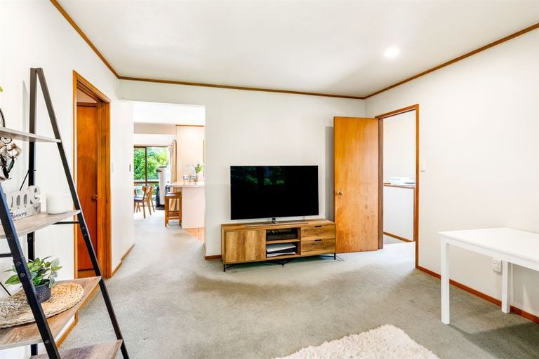 Photo of property in 21 Reynolds Place, Torbay, Auckland, 0630
