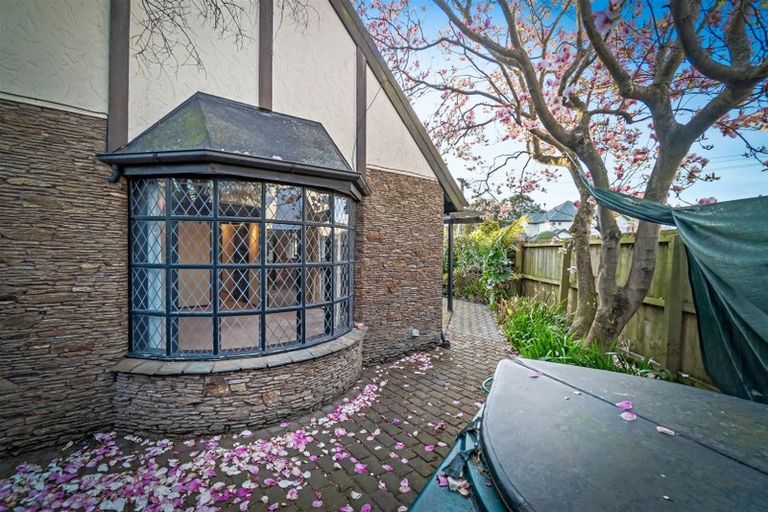 Photo of property in 2/4 Gleneagles Terrace, Ilam, Christchurch, 8053