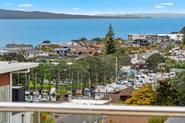 Photo of property in 15 Seaview Road, Castor Bay, Auckland, 0620
