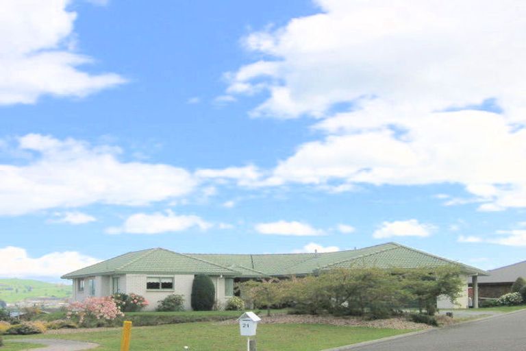 Photo of property in 21 Fairview Terrace, Waipahihi, Taupo, 3330