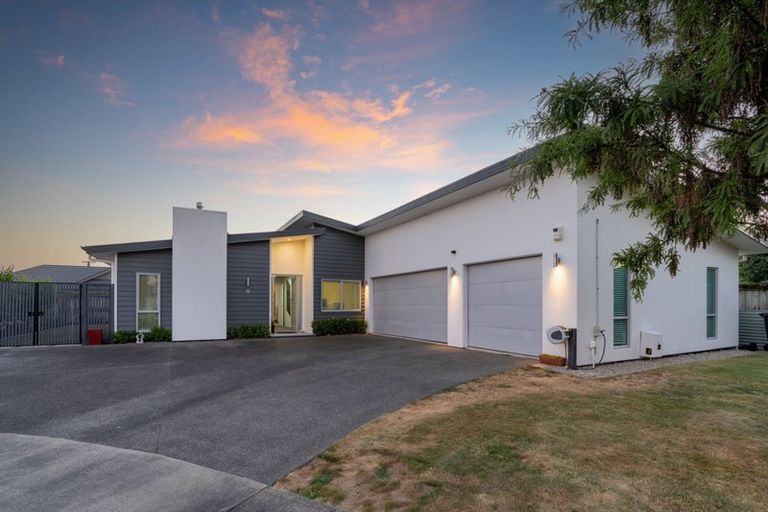 Photo of property in 32 Madison Street, Cambridge, 3434