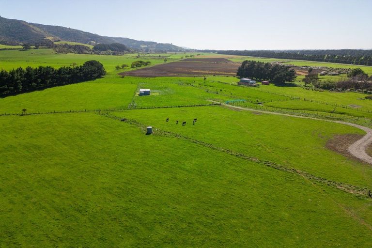 Photo of property in 360 Western Lake Road, Western Lake, Featherston, 5773