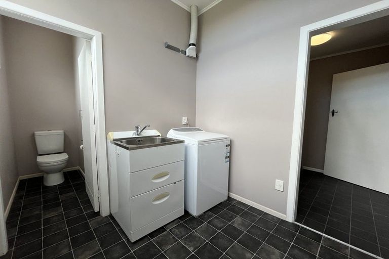 Photo of property in 20 Holsworthy Road, Lower Vogeltown, New Plymouth, 4310