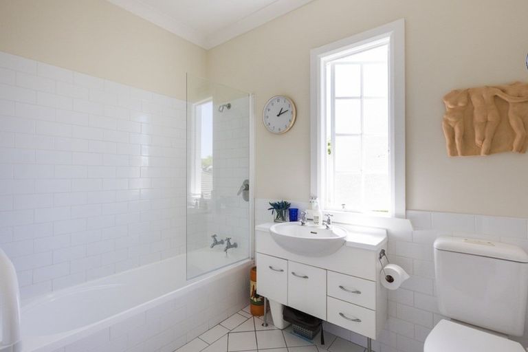 Photo of property in 31 Elmira Avenue, Hokowhitu, Palmerston North, 4410