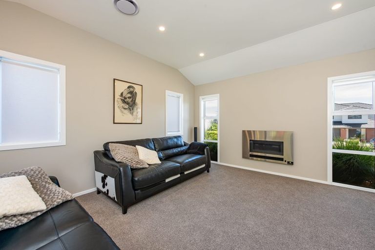 Photo of property in 36 Margaret Shields Avenue, Aotea, Porirua, 5024