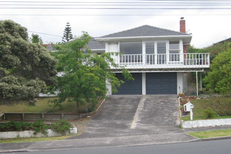 Photo of property in 27 Chivalry Road, Glenfield, Auckland, 0629