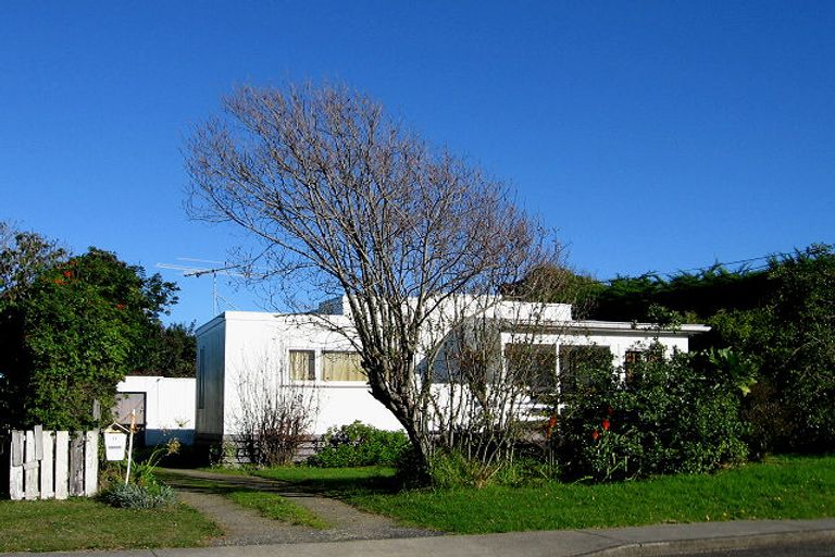 Photo of property in 34 Waimea Road, Waikanae Beach, Waikanae, 5036