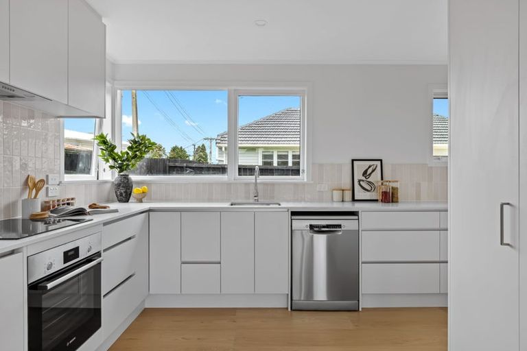 Photo of property in 15c Hamurana Place, Te Atatu Peninsula, Auckland, 0610