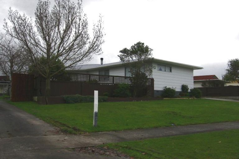 Photo of property in 19 Lyndale Place, Kelvin Grove, Palmerston North, 4414