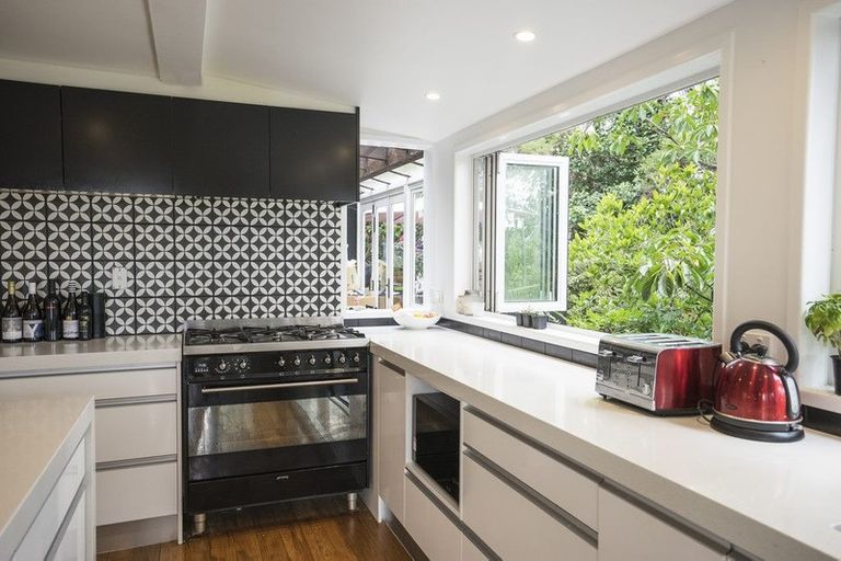 Photo of property in 28 Blundell Place, Chatswood, Auckland, 0626