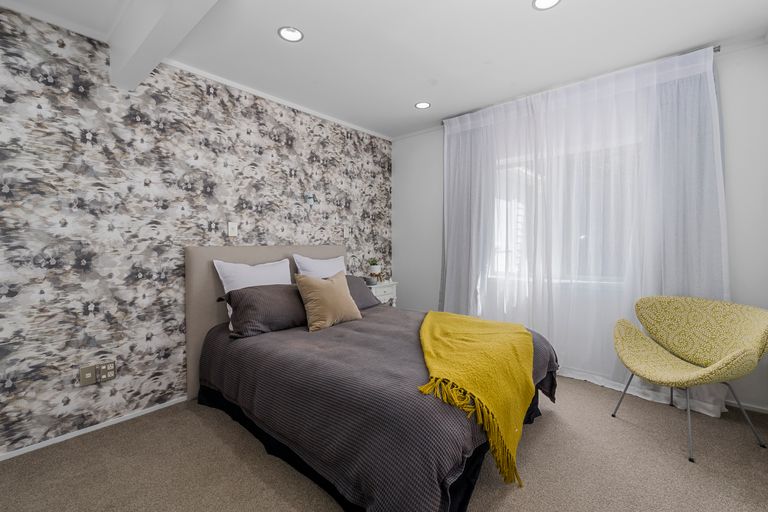 Photo of property in 1/33 Braemar Road, Rothesay Bay, Auckland, 0630