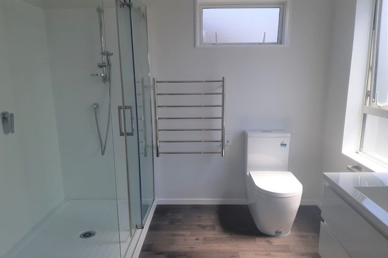 Photo of property in 1 Raelene Place, Massey, Auckland, 0614