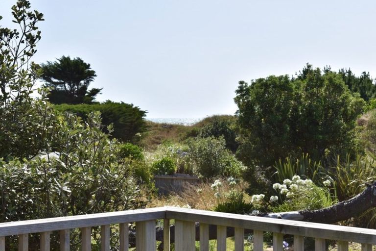 Photo of property in 45 Manga-pirau Street, Waikawa Beach, Manakau, 5573