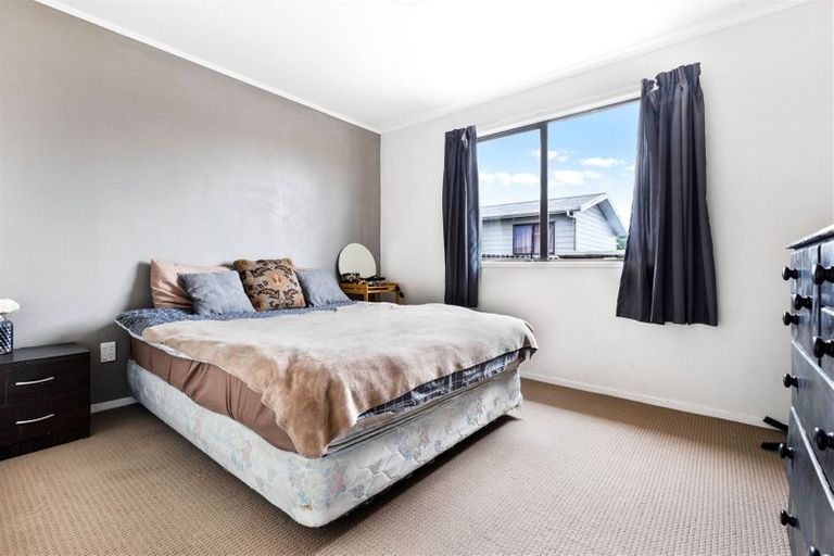 Photo of property in 2/8 Dalmatia Place, Henderson, Auckland, 0612
