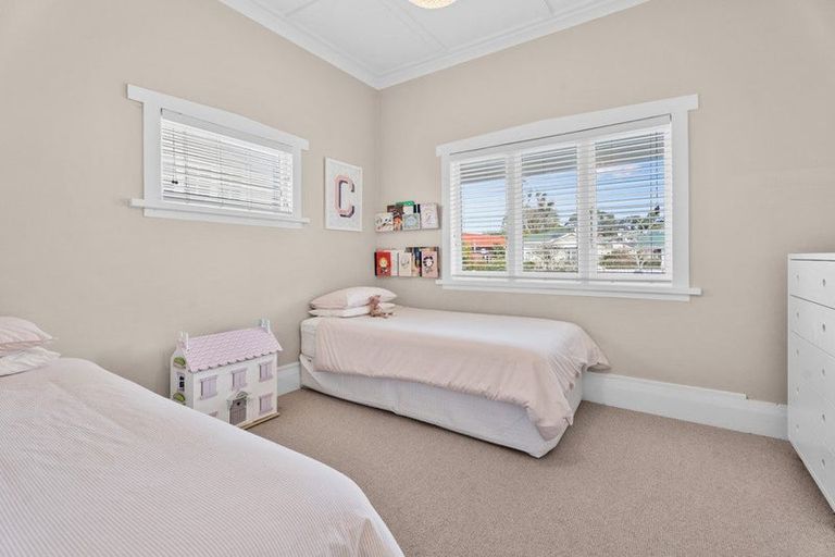 Photo of property in 1/2 Tennyson Street, Northcote Point, Auckland, 0627