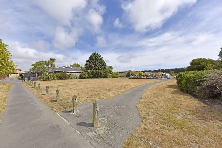 Photo of property in 11 Copperfield Close, Parklands, Christchurch, 8083