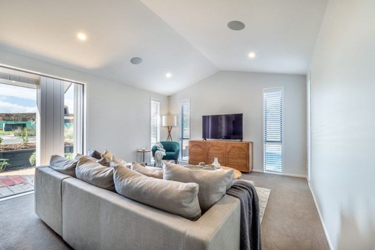 Photo of property in 2 Walter Lawry Road, Paerata, Pukekohe, 2124