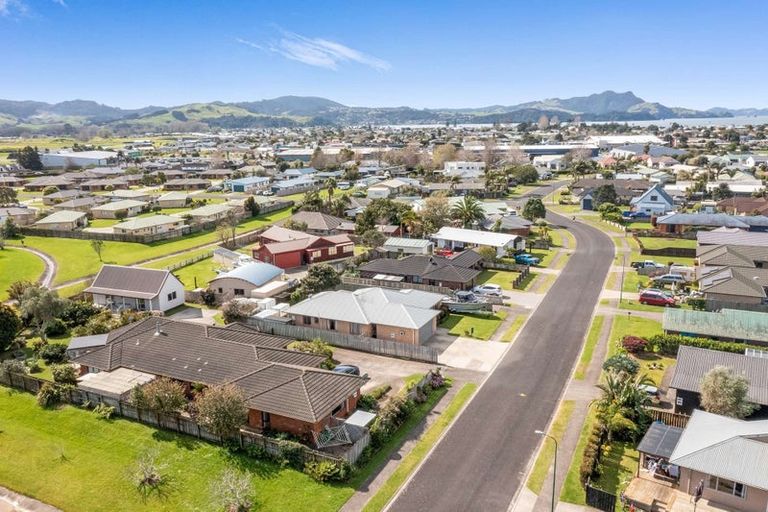 Photo of property in 47 Cholmondeley Crescent, Whitianga, 3510