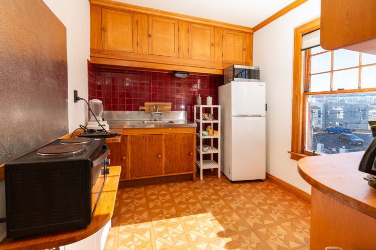 Photo of property in 30 Roxburgh Street, Mount Victoria, Wellington, 6011