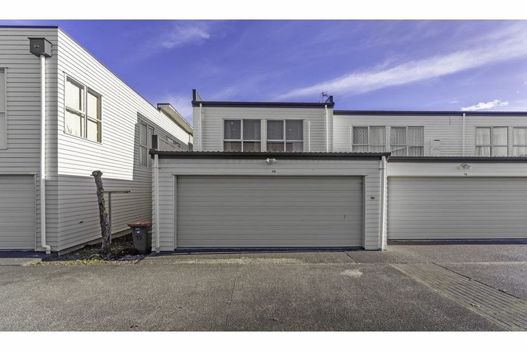 Photo of property in 10 Zabeel Crescent, Takanini, 2112