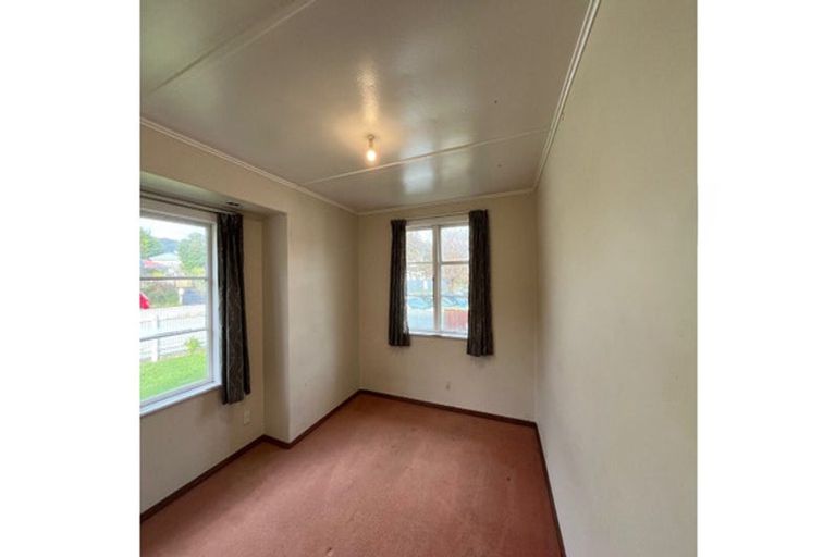 Photo of property in 5 Waldie Grove, Avalon, Lower Hutt, 5011