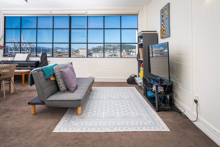 Photo of property in Endeavour Apartments, 10/125 Thorndon Quay, Pipitea, Wellington, 6011