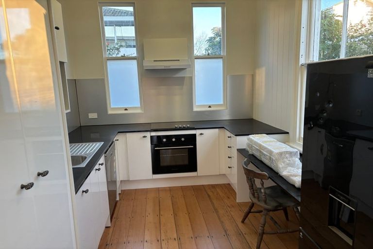 Photo of property in 1/30 Princes Street, Northcote Point, Auckland, 0627